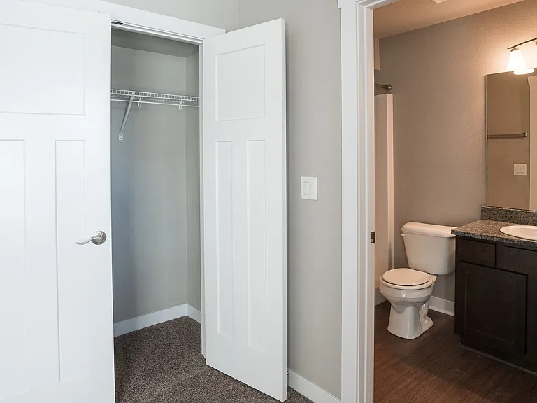 Ironwood Glen Townhomes — Photo 13