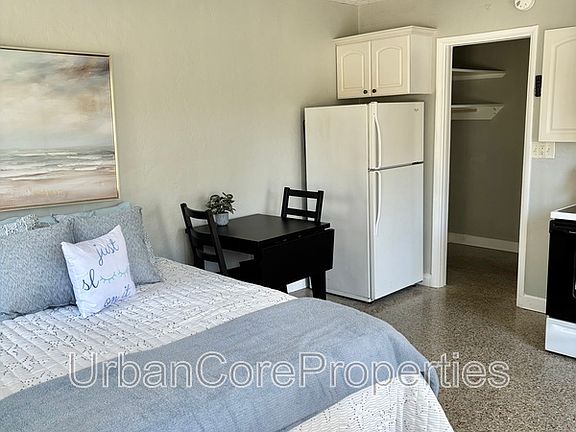 5th image of 206 9th Ave NE #4