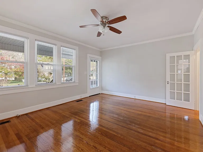 1015 S Hawthorne Rd — Photo 10