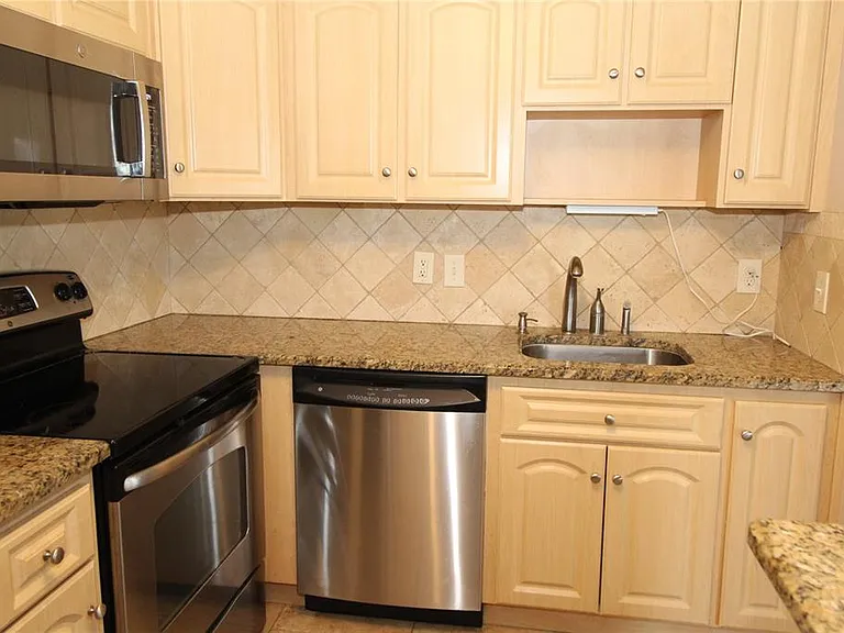 2202 Clubhouse Dr #187 — Photo 8