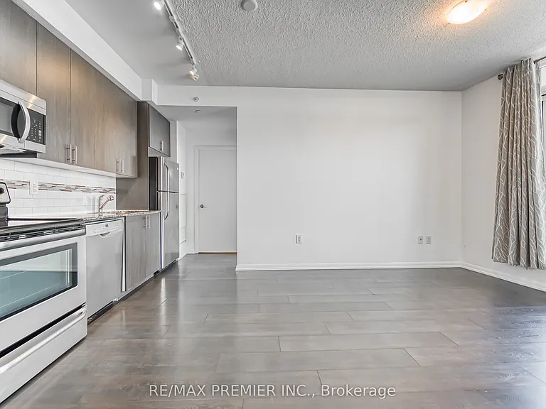 800 Lawrence Ave W #2013 — Photo 9