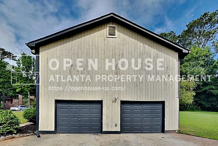 151 Castleair Dr NE — Photo 19