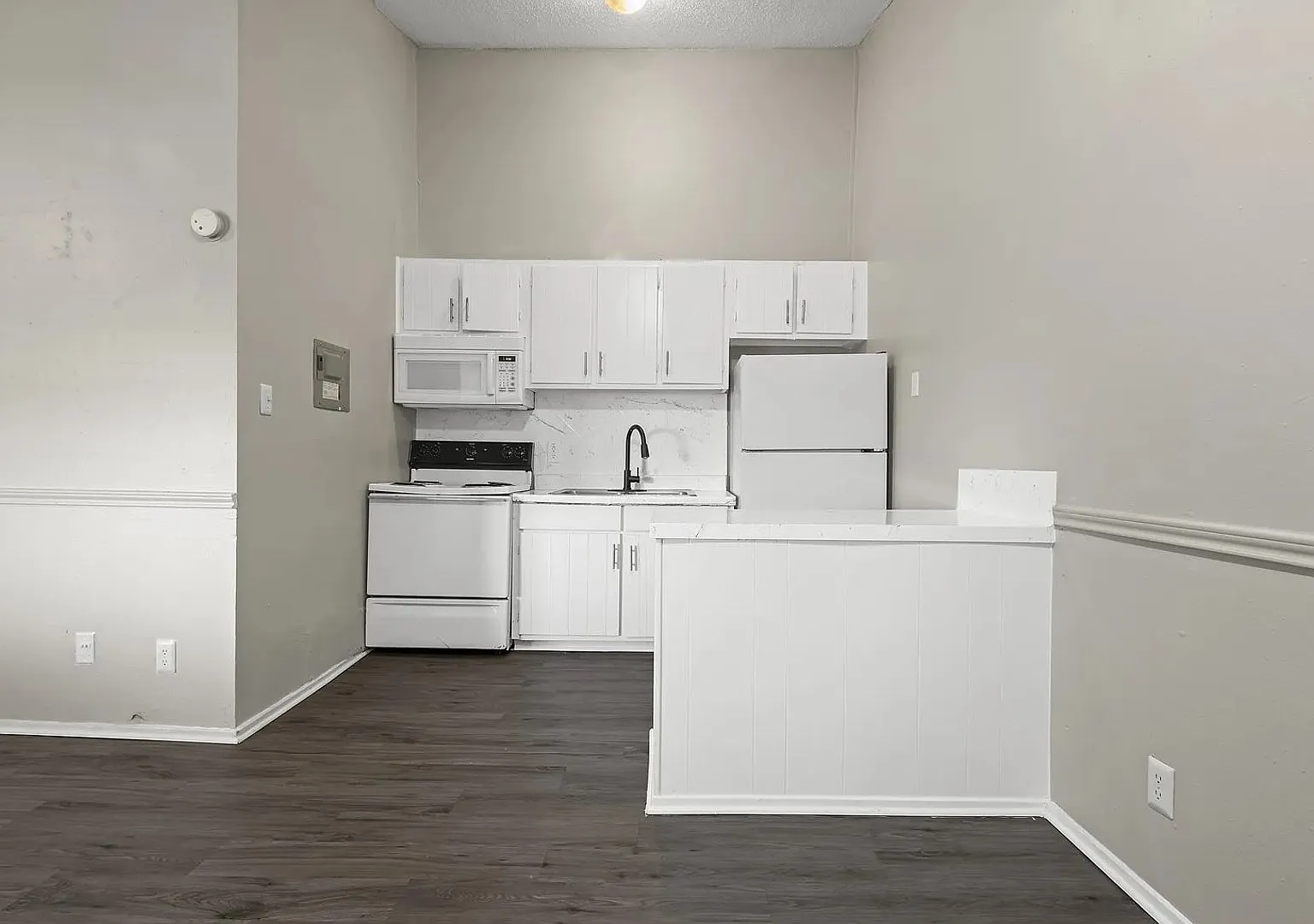 Parker Flats — Photo 3