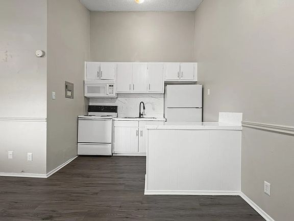 3rd image of 1300 Parker Ln #Pf-112