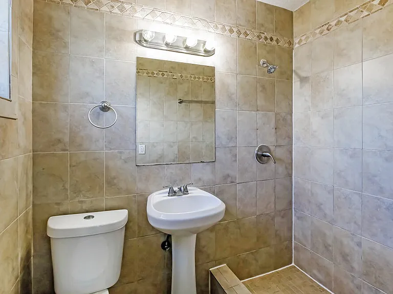 2300 De Soto Dr — Photo 13