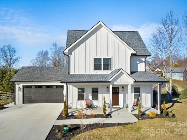 323 Eagles Eye Dr, Hendersonville, NC 28792