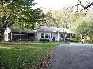 907 Yorklyn Rd photo 1