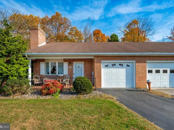 18024 Par Three Dr, Hagerstown, MD 21740