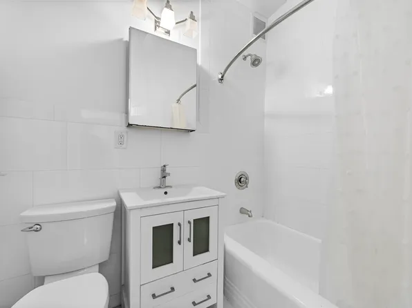 3850 Hudson Manor Terrace image 19 of 32