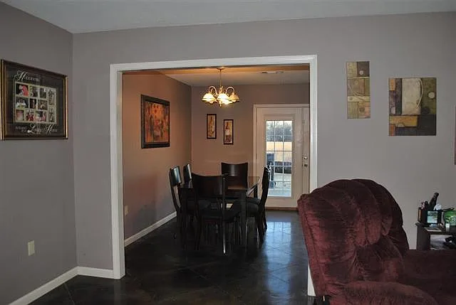 3302 Colony Dr — Photo 4