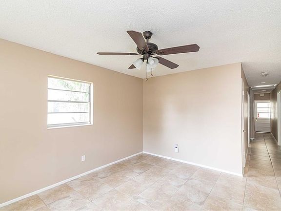 3rd image of 3212 Acacia St