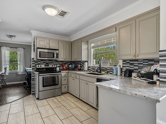 4th image of 210 Normandy St