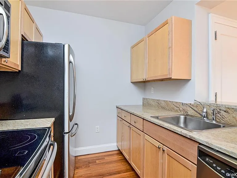 543 Main St #402 — Photo 7