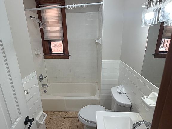 4th image of 527 Chapel St APT B1