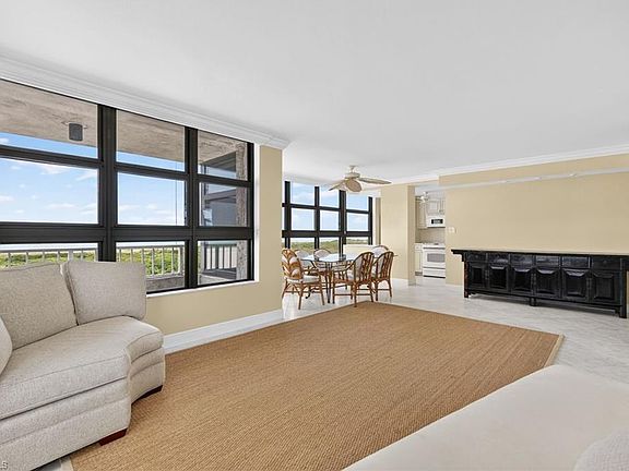 5th image of 320 Seaview CT #711