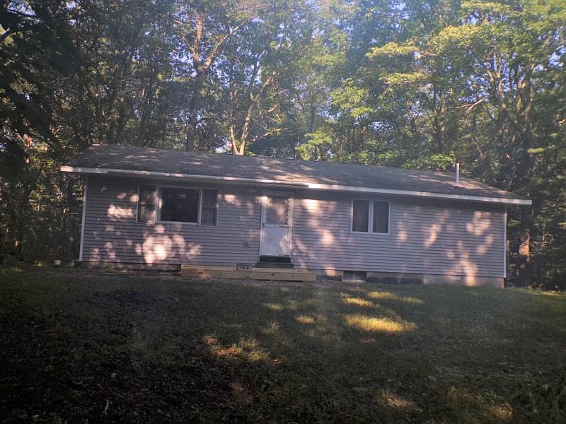 1st image of 152 W Oak St
