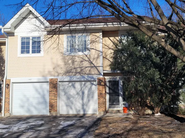 1423 Oakleaf Ln, Woodstock, IL 60098