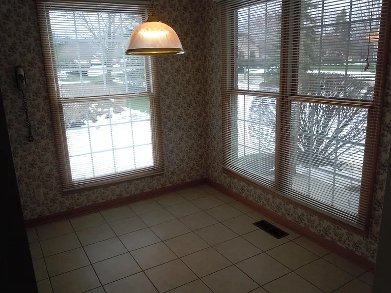 Kitchen dining area