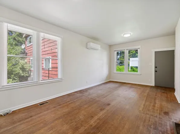 5 Dravus St #5, Seattle, WA 98109