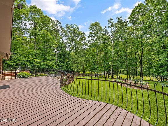 44th image of 3521 Montlake Dr