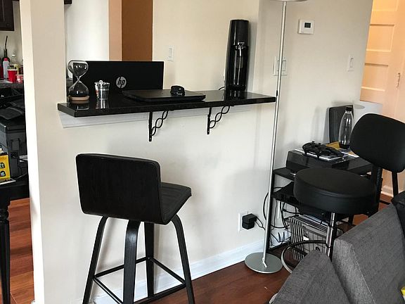 5th image of 402 N Delaware St #105