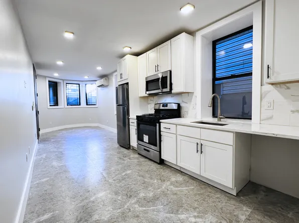 126 Randolph Avenue image 4 of 16