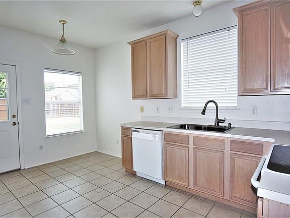 4th image of 2324 Brookview Dr