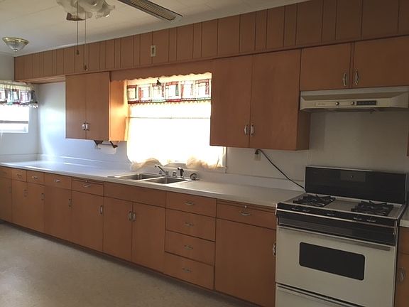 2nd image of 106 E Longyear St