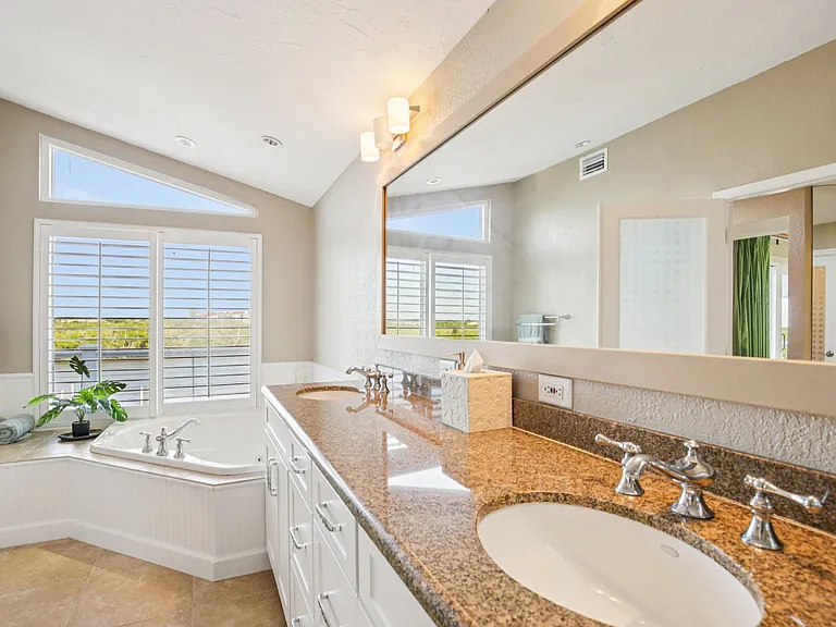 5422 Siesta Cove Dr — Photo 12