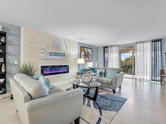 2nd image of 3930 Oaks Clubhouse Drive #403