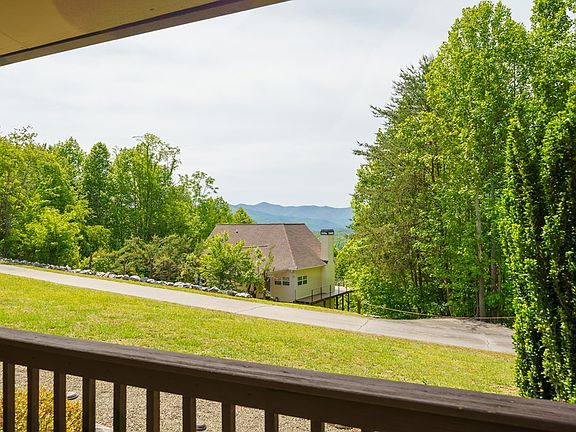 5th image of 971 White Oak Dr