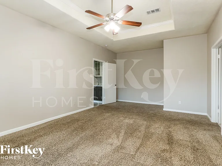 9131 Landry Blvd — Photo 10