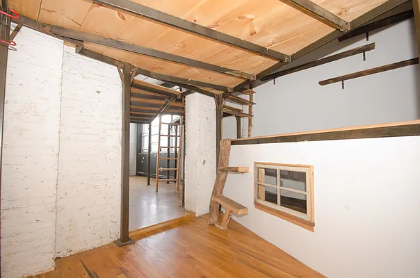 Rented by EXR | media 22