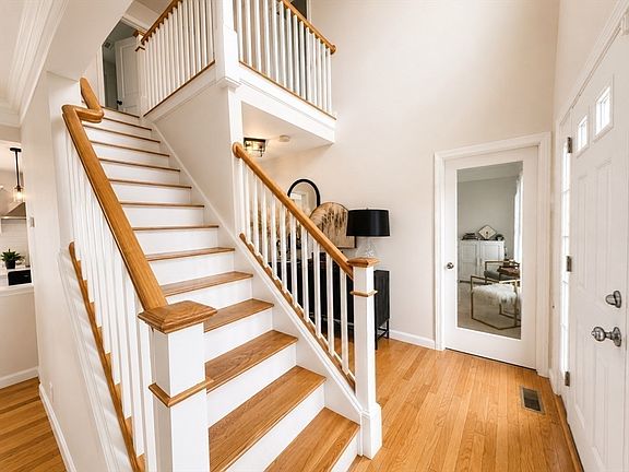 3rd image of 52 Oldfield Rd
