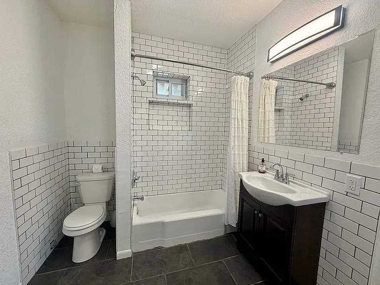 2202 Lexington Ave #A — Photo 6