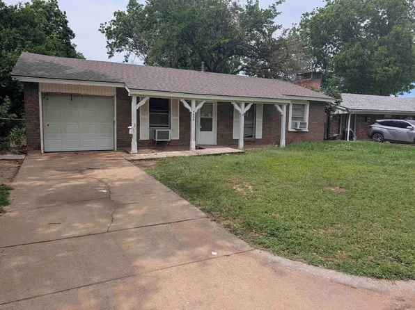 4608 Meadow Lake Dr, Wichita Falls, TX 76310