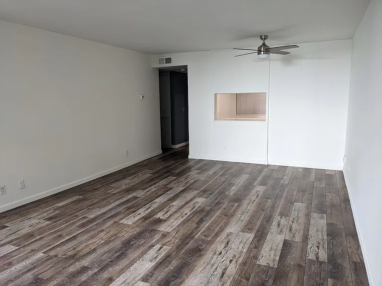 211 S Wilson Ave — Photo 4