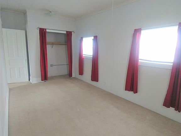 3rd image of 28 E Railroad St APT 3
