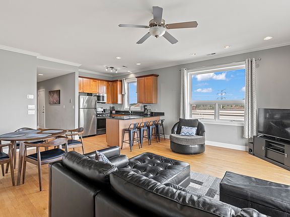 4th image of 2521 W Congress Pkwy APT 4