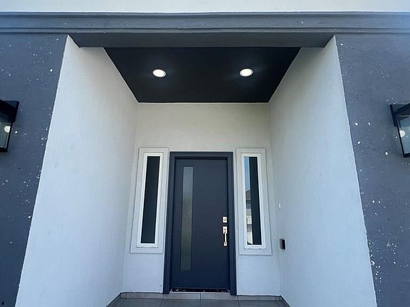 2nd image of 6991 Heritage Oak Dr