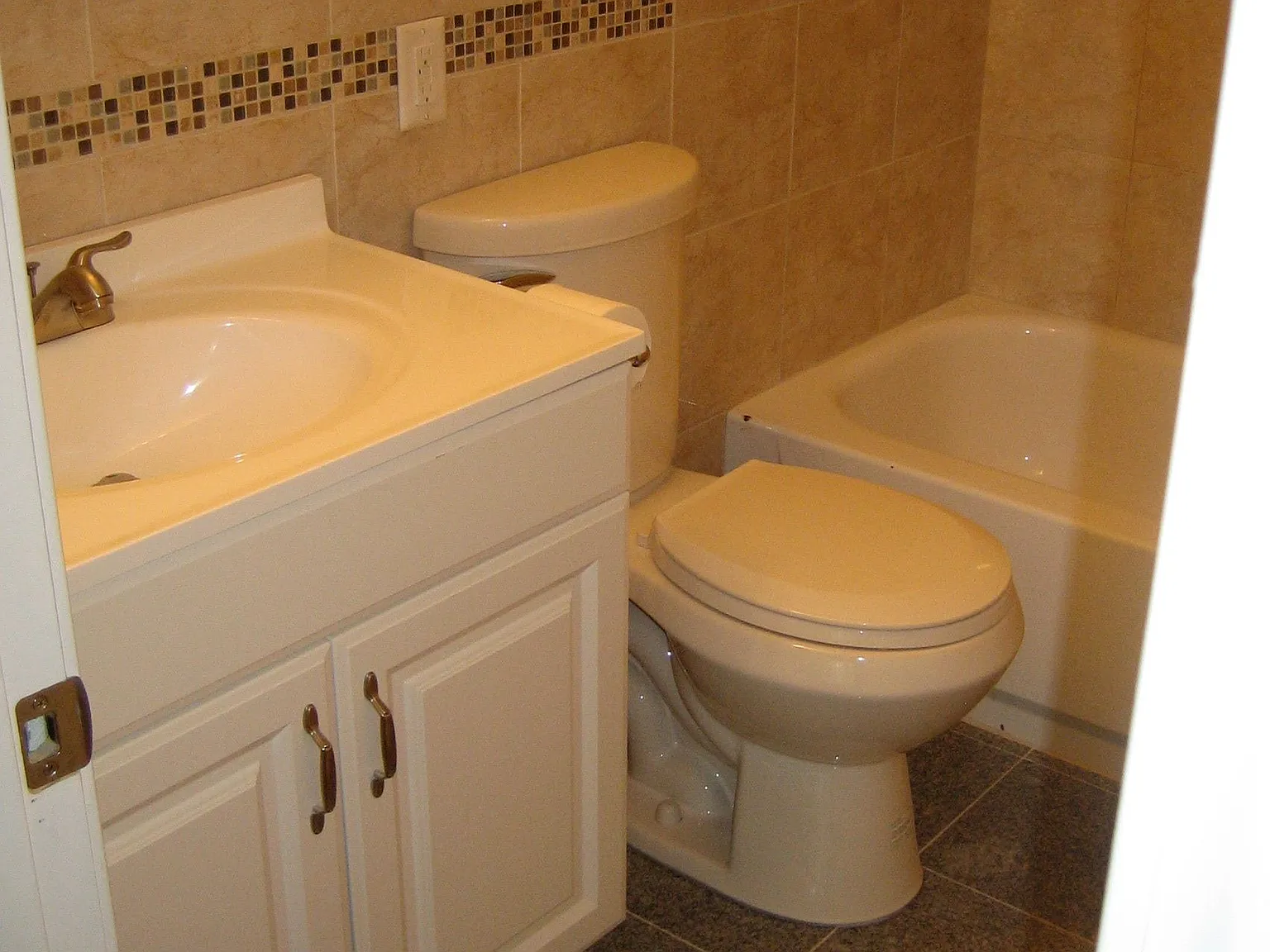 Westwood Apartments — Photo 3