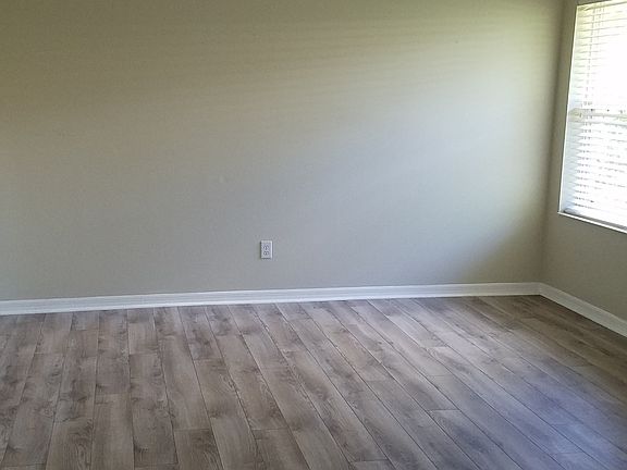 5th image of 74 Breeze Hill Ln