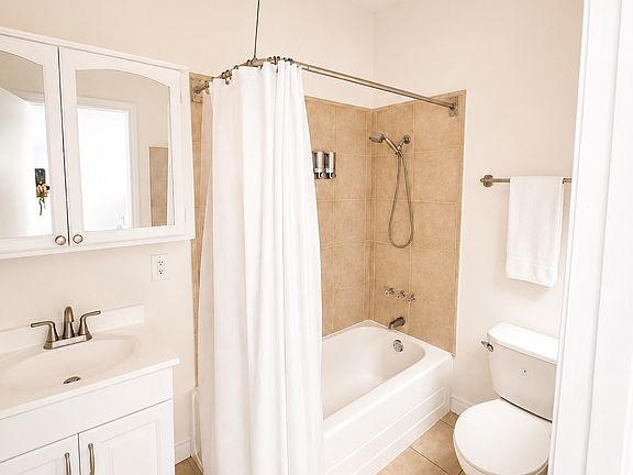 5th image of 1414 N Hobart Blvd APT 13