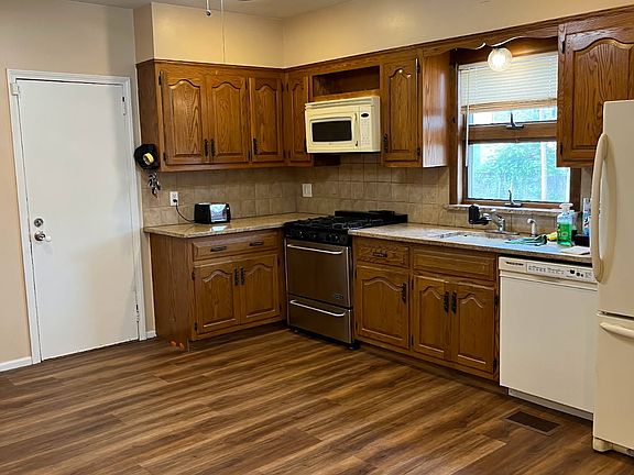 5th image of 15 Heckel St Floor 1