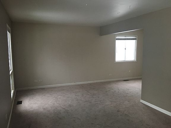 2nd image of 2S040 Lexington Ct