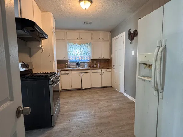 2106 Utah St, Baytown, TX 77520