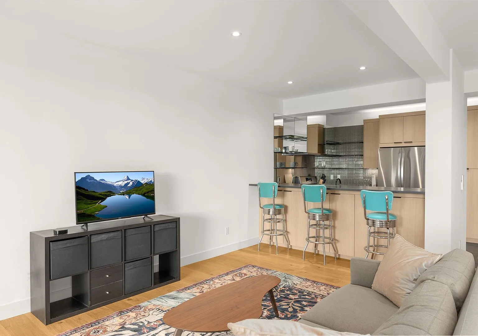 Stunning remodeled apartment with large walk-out patio — Photo 2
