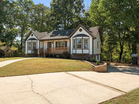 2nd image of 1905 Carlisle Dr