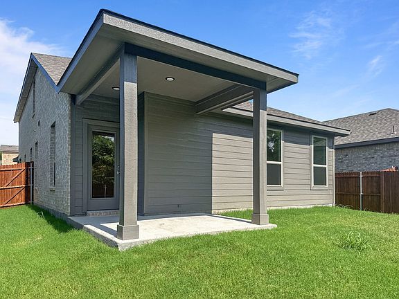 3rd image of 1908 Iris Rd