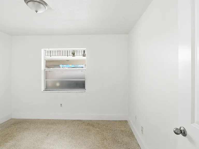 405 W 11th St #5 — Photo 14